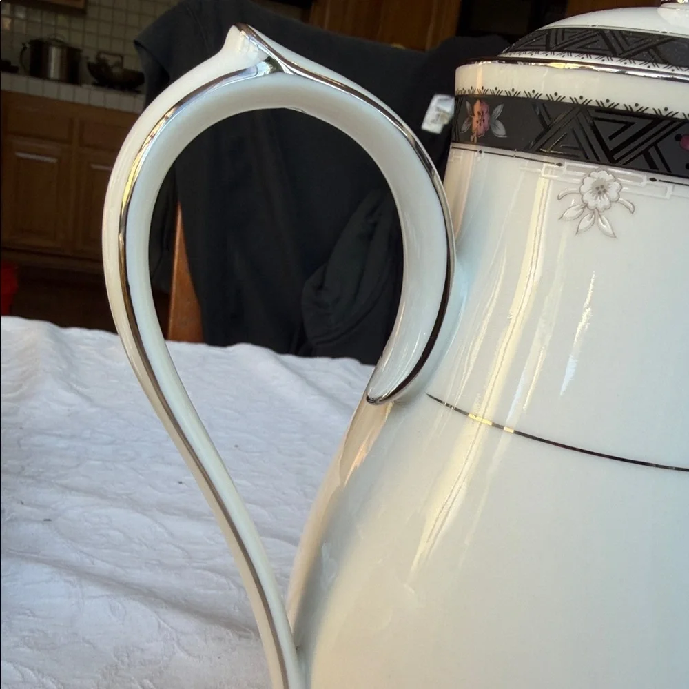 Like new  Noritake Etienne White Porcelain Coffee Pot with lid 10.5” 5 cups